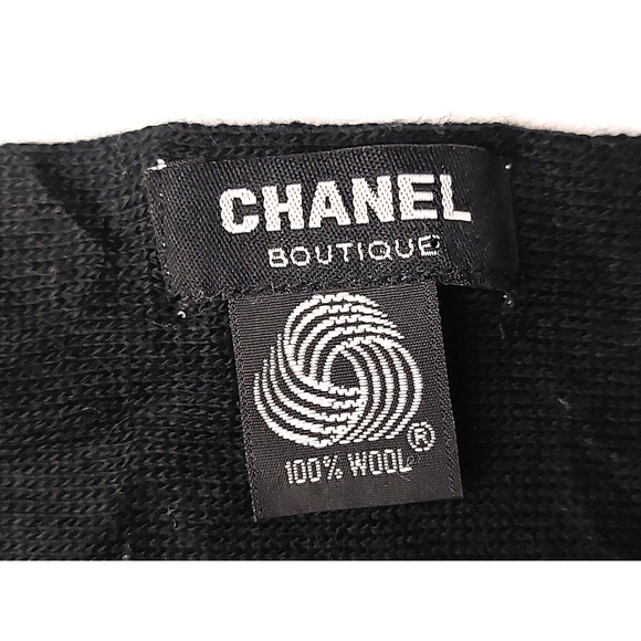 CHANEL Black & Gray 100% Wool Reversible Logo with Scarf Geometric Accent - Picture 10 of 10